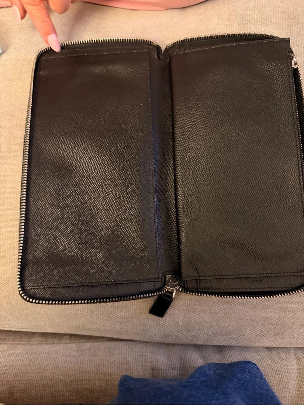 Prada zip around